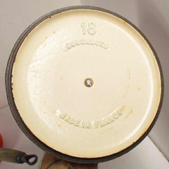 Vintage LE CREUSET Wood-Handle Sauce Pot #18 Orange with Poor Spout France - Picture 10 of 10